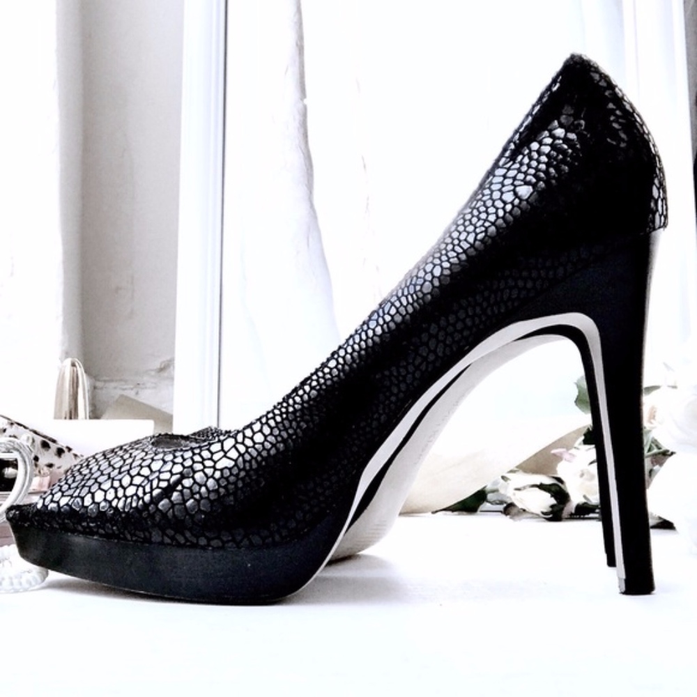 Calvin Klein Snake Skin Pumps Size: 8.5